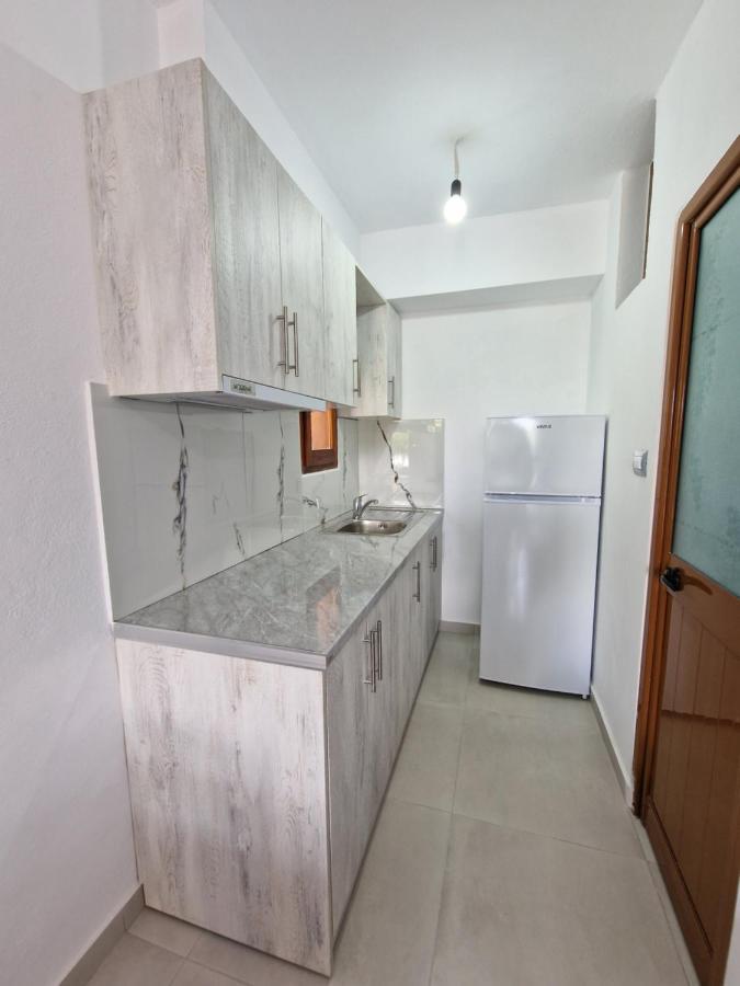 Petrefi Apartments Ksamil Eksteriør bilde